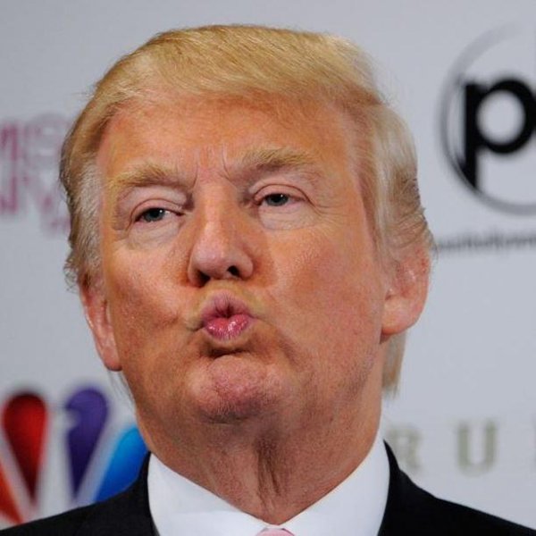 donald-trump-kissing Meme Template